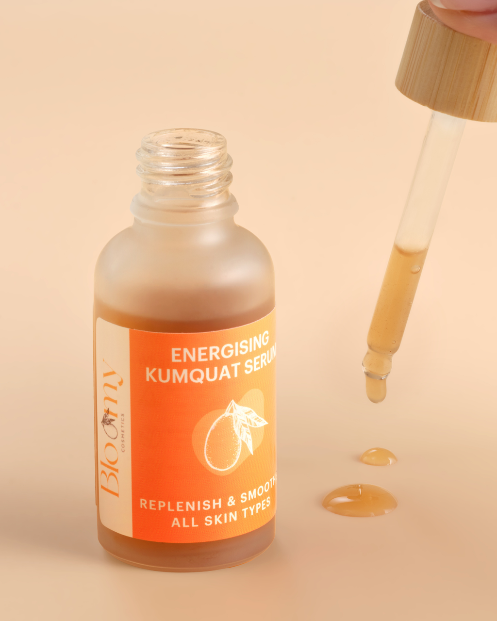 Application sérum énergisant kumquat Bloomy Cosmetics – peau lumineuse dès 4 semaines